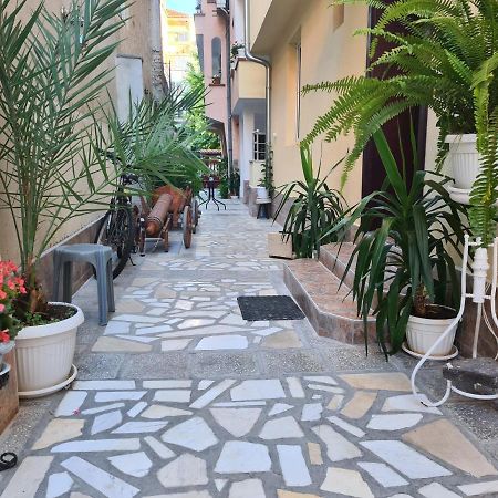 Guest Rooms Kostovi เนเซบาร์ ภายนอก รูปภาพ
