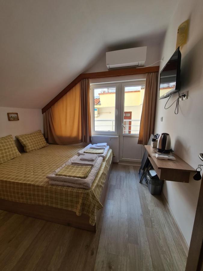 Guest Rooms Kostovi เนเซบาร์ ภายนอก รูปภาพ