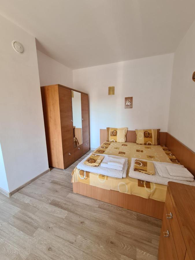 Guest Rooms Kostovi เนเซบาร์ ภายนอก รูปภาพ