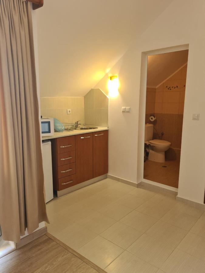 Guest Rooms Kostovi เนเซบาร์ ภายนอก รูปภาพ