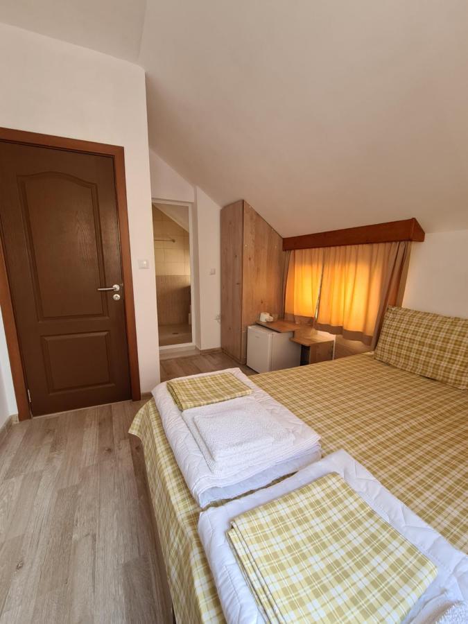 Guest Rooms Kostovi เนเซบาร์ ภายนอก รูปภาพ