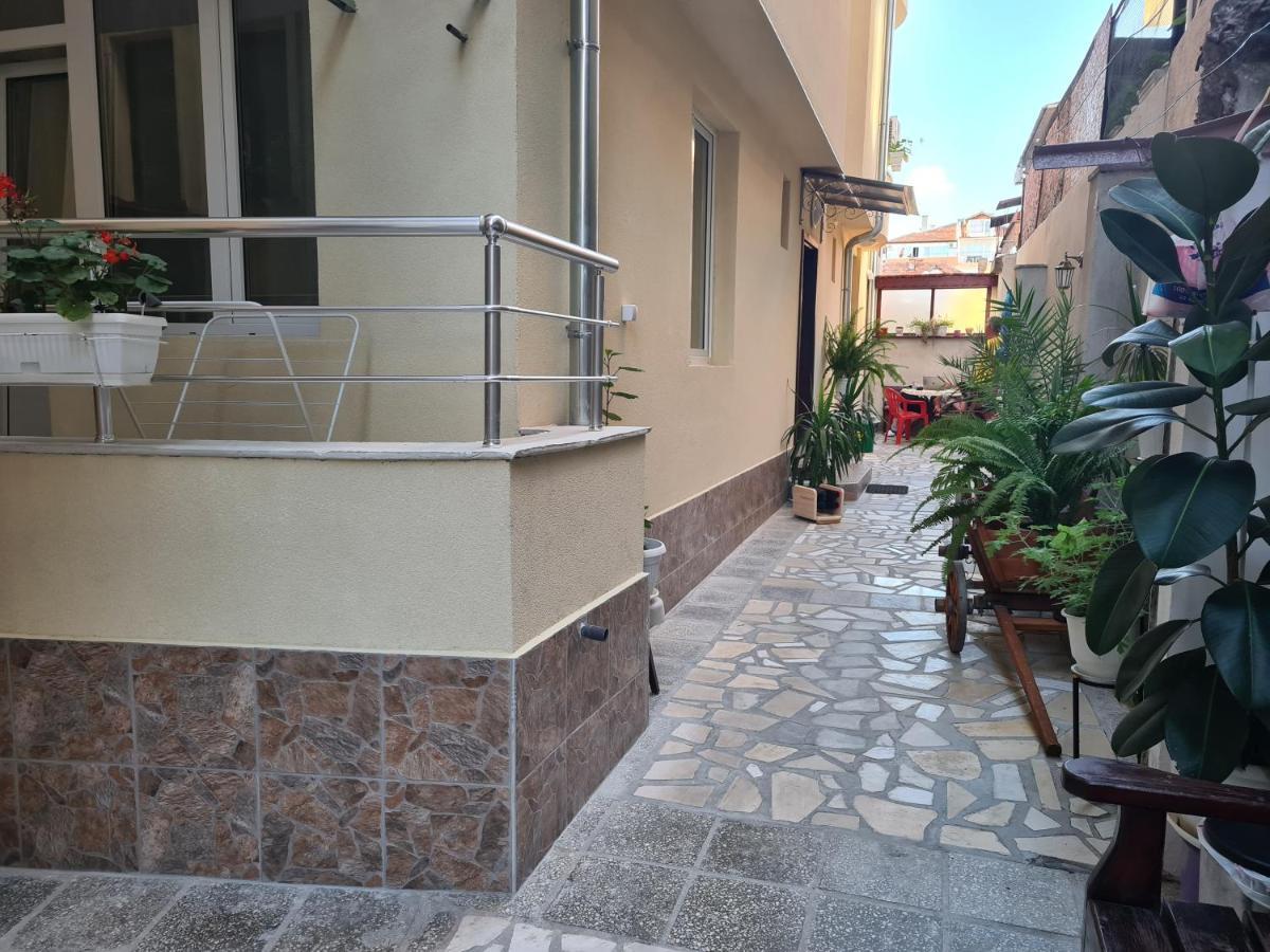 Guest Rooms Kostovi เนเซบาร์ ภายนอก รูปภาพ