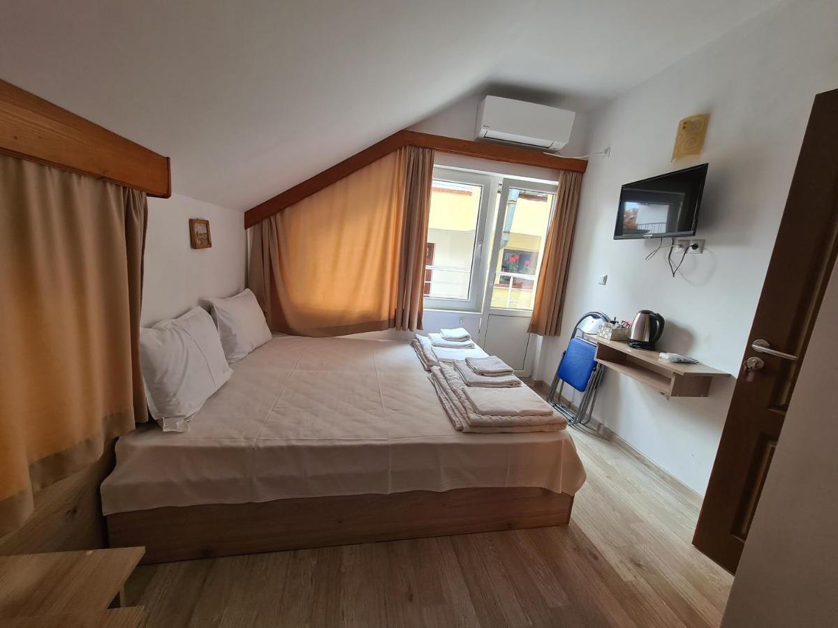 Guest Rooms Kostovi เนเซบาร์ ภายนอก รูปภาพ