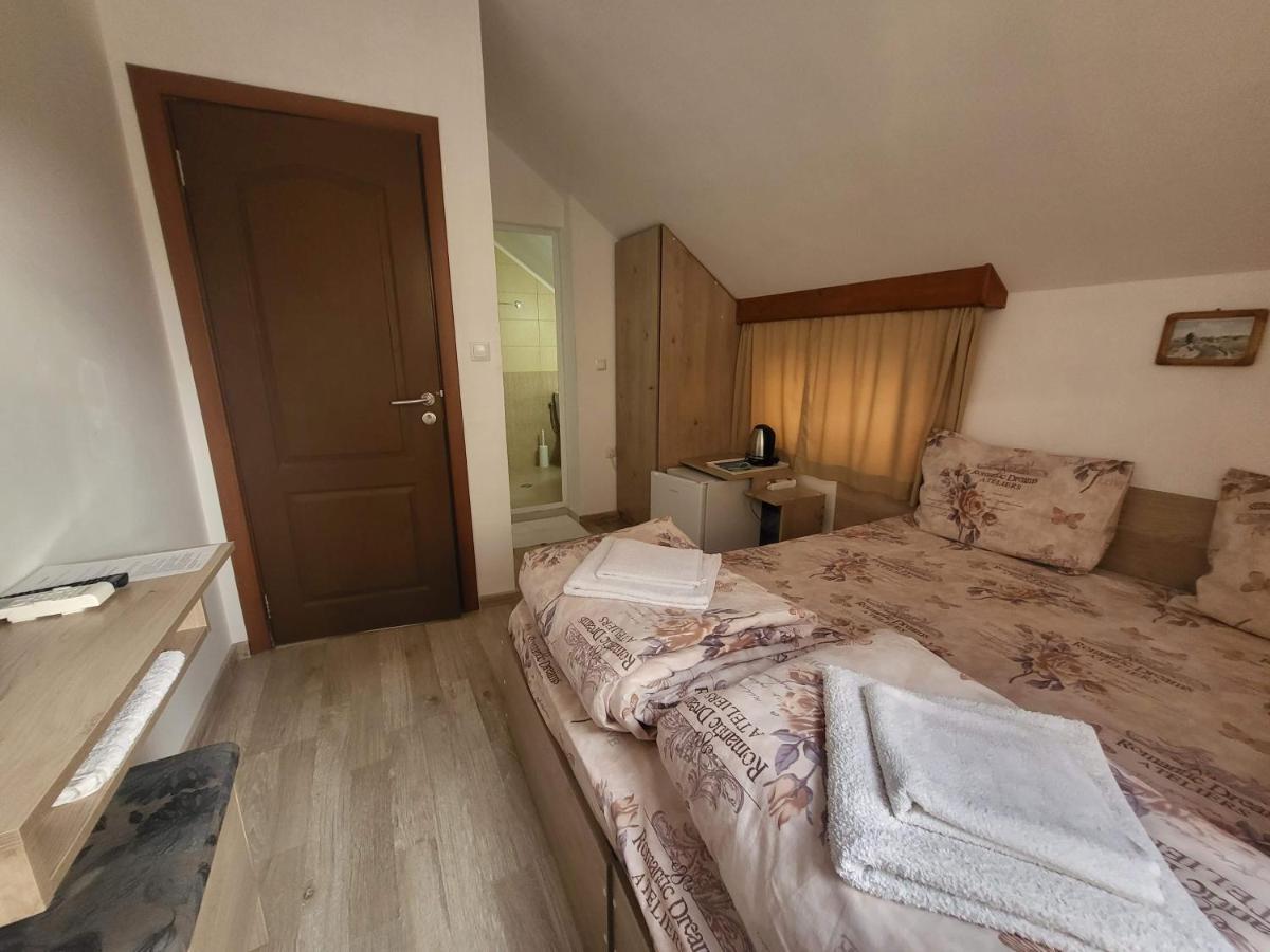 Guest Rooms Kostovi เนเซบาร์ ภายนอก รูปภาพ