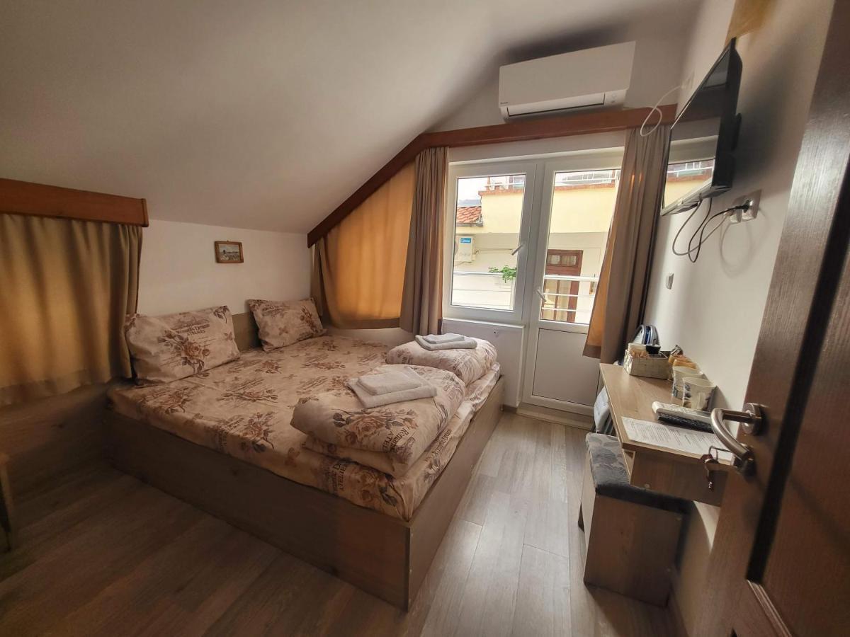 Guest Rooms Kostovi เนเซบาร์ ภายนอก รูปภาพ
